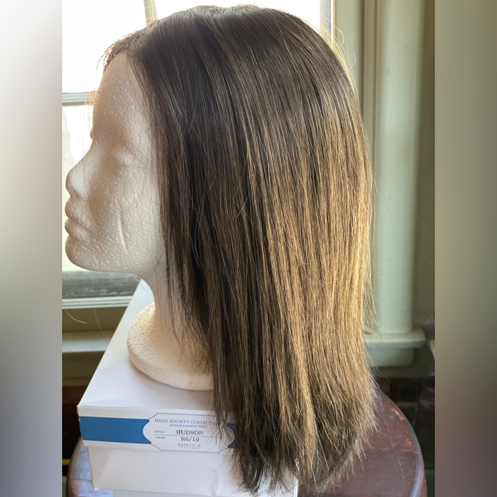 New Estetica Hudson wig.  Color:R6/10. Never worn, only tried on. Gorgeous!